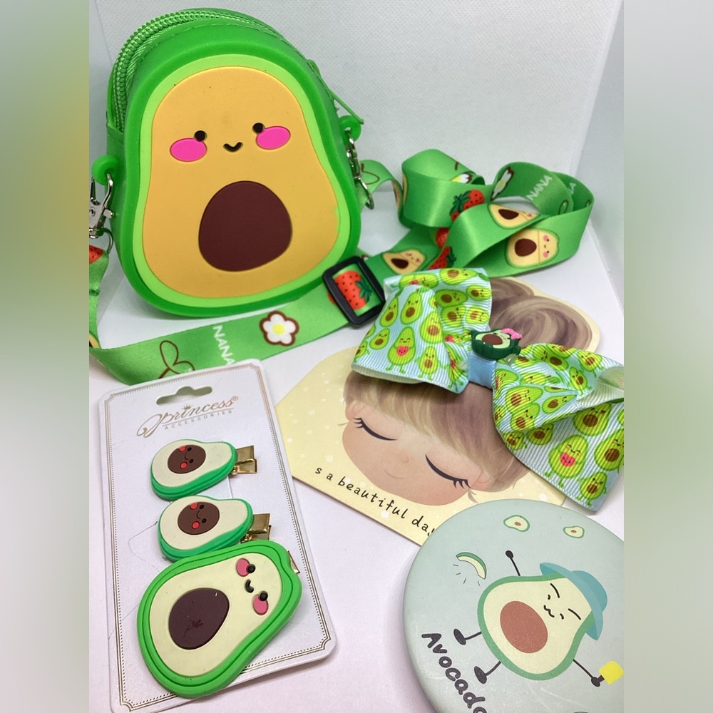 AVOCADO GIRLS ACCESORIES LOT